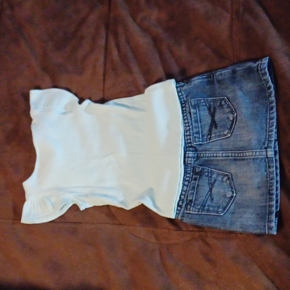 GAP SKIRT, WITH JUMPING BEANS TOP, BOTH ARE SIZE 3T. - Picture 3 of 5